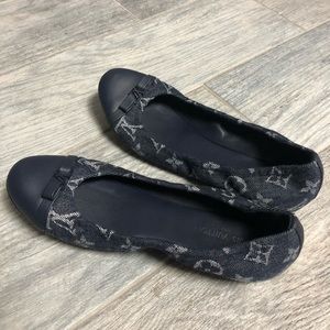 Louis Vuitton flats 37 size